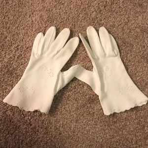 Vintage off-white cloth gloves